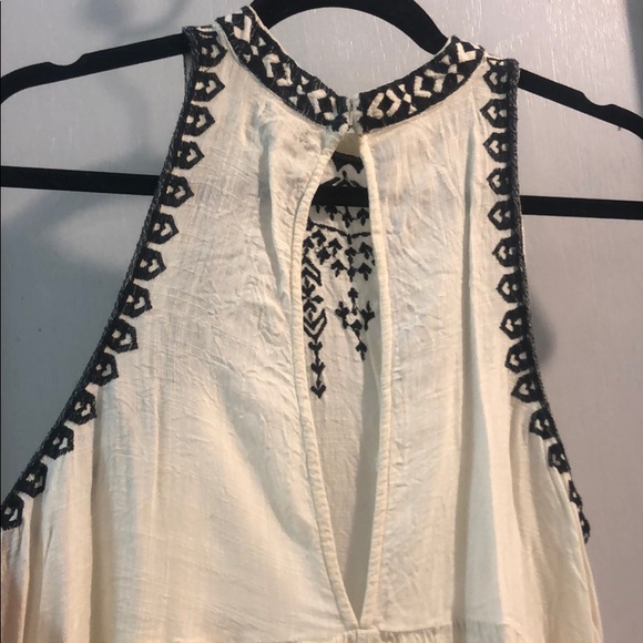 🌵ECOTÈ/ Sleeveless Emb Mock Neck Top 🌵 - Picture 4 of 7